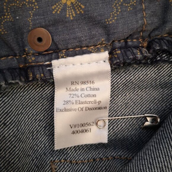 Coldwater Creek Ladies Size 6 Dark Wash with Embellishments Blue Jeans - Picture 5 of 15